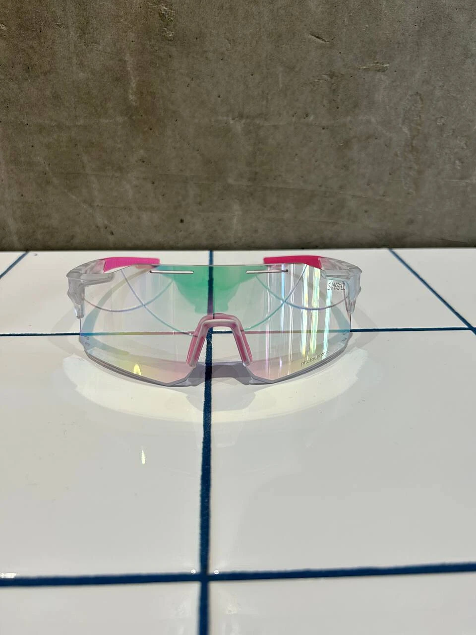 SWELL Очки солнцезащитные SWELL TRI фотохромные pink-clear