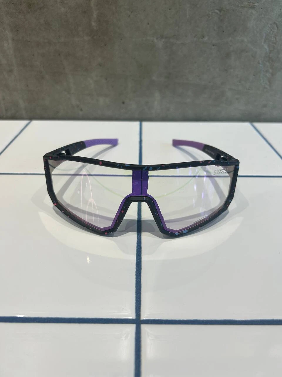 SWELL Очки солнцезащитные SWELL TRI фотохромные pink-purple с регулируемой переносицей